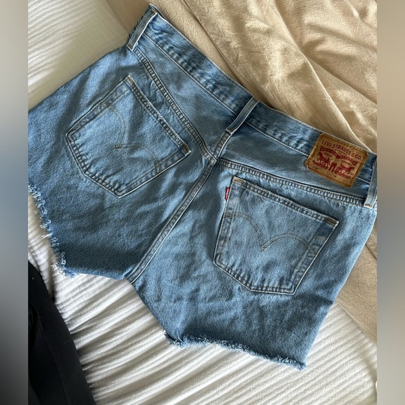 Levi 501 Cutoff Denim High Rise Button Fly 100% Cotton Shorts, Size 32 3” inseam - Picture 6 of 8